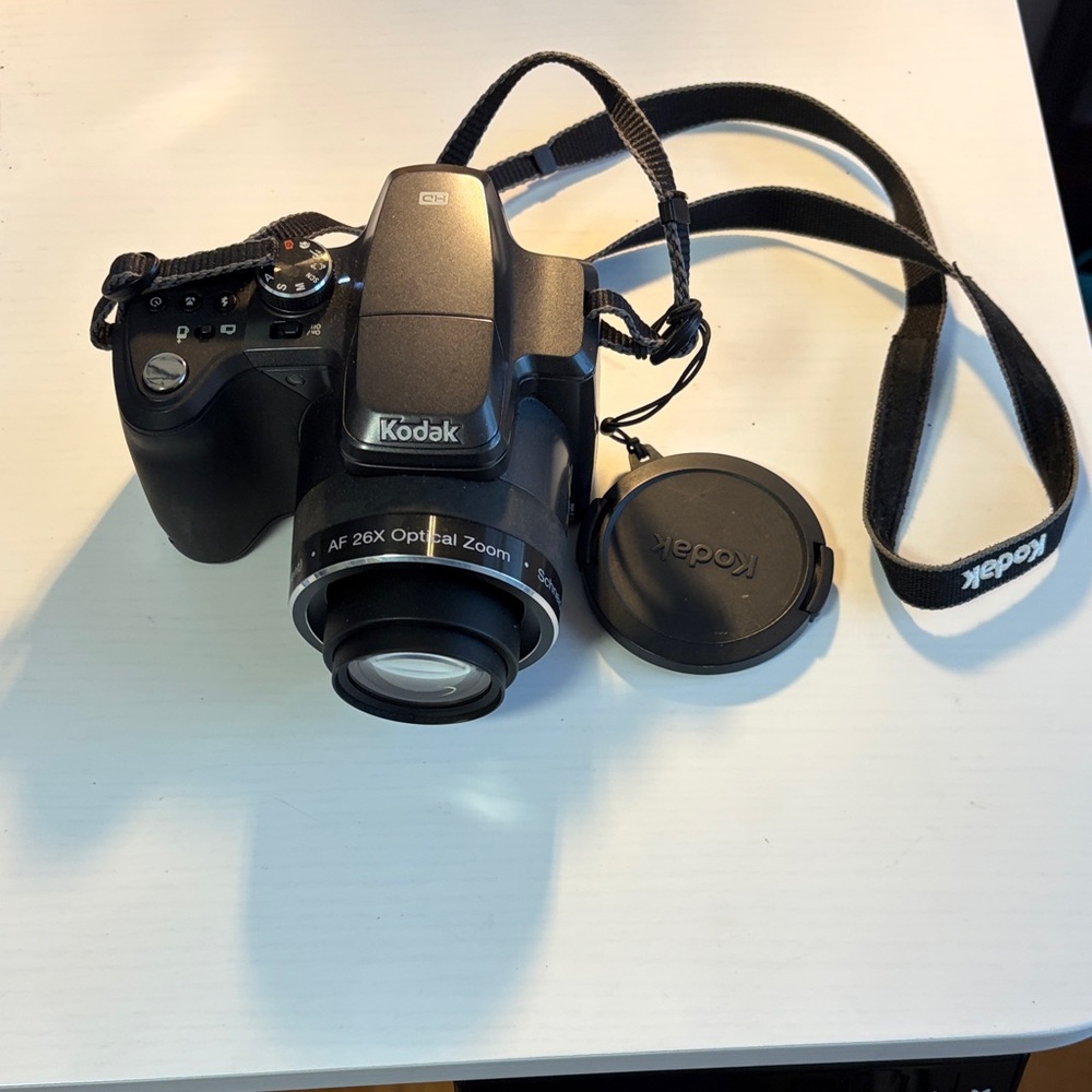 Kodak Black Digital Camera with AF 26X Zoom
